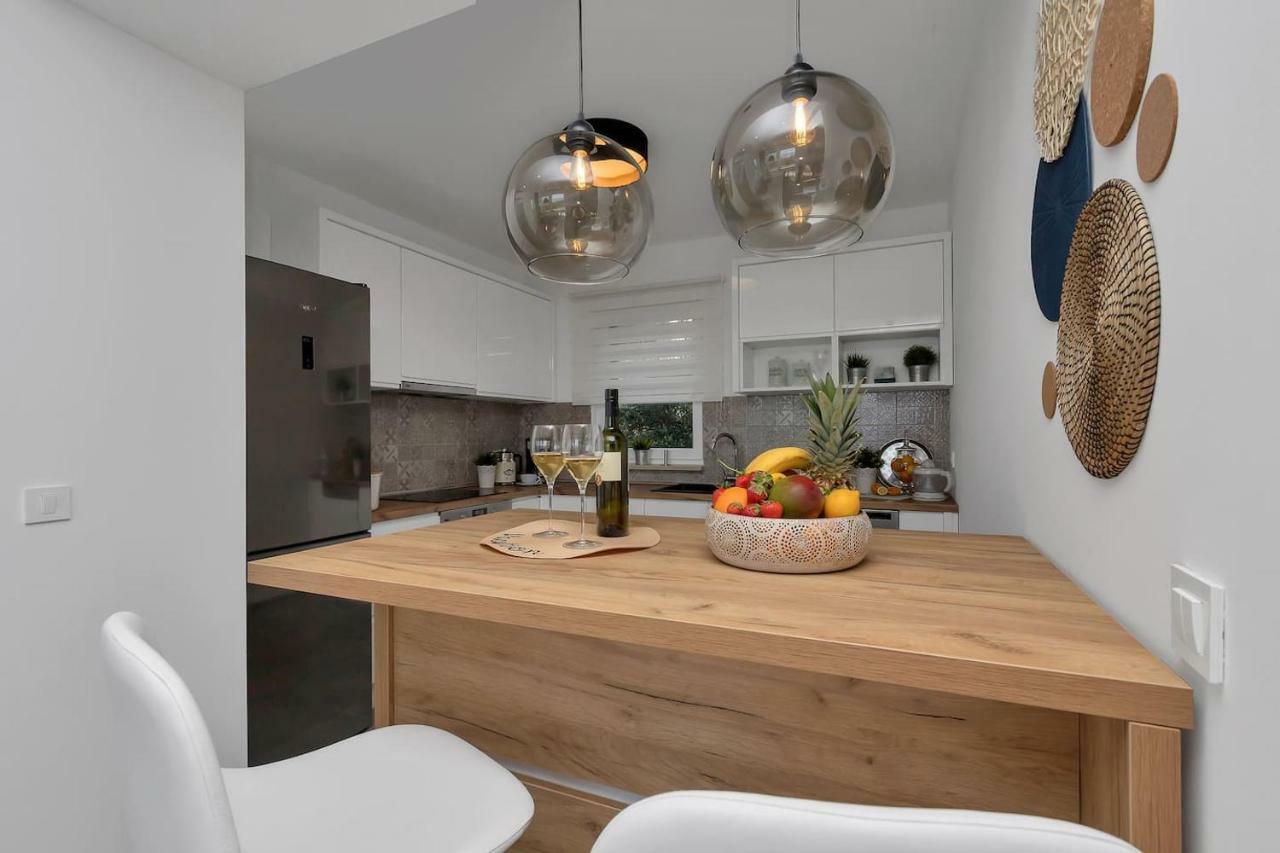 Charming Apartment Tissa With Sea View Makarska Extérieur photo